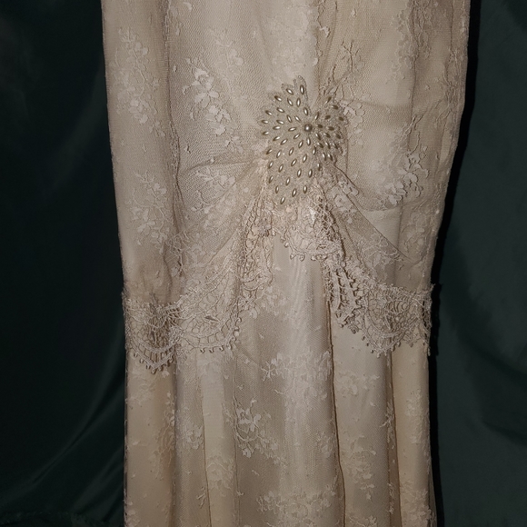 Vintage Wedding Dress - Picture 4 of 10
